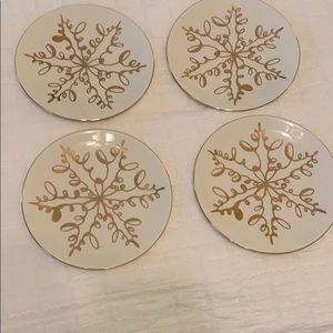 Set of 4 Kate Spade snowflake dessert dishes!